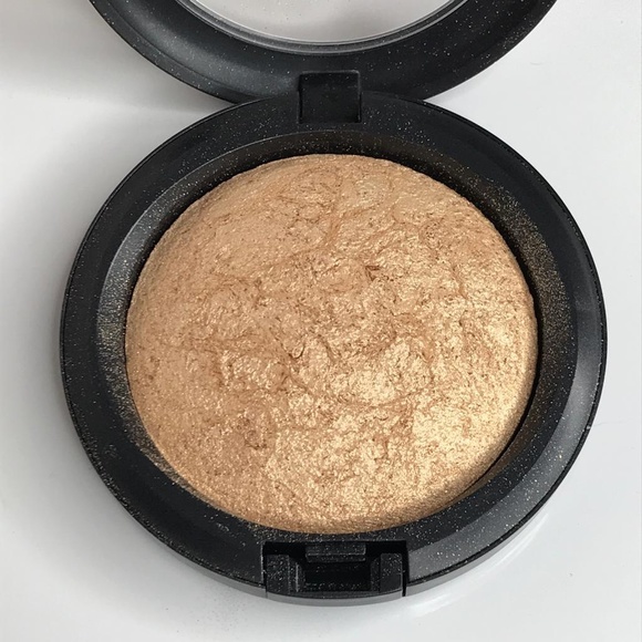 MAC Alexander McQueen Mineralize Skinfinish - Picture 2 of 4